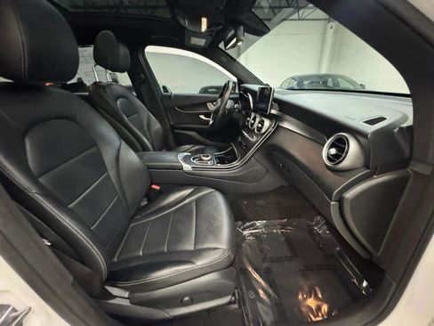 Used 2018 Mercedes-Benz GLC 300 w/ Premium Package image 22