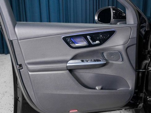 New 2025 Mercedes-Benz GLC 300 image 12