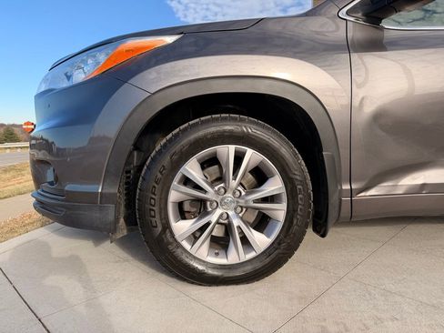 Used 2014 Toyota Highlander XLE image 11