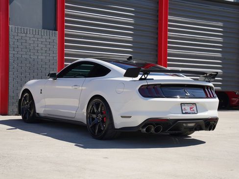 Used 2021 Ford Mustang Shelby GT500 w/ Carbon Fiber Track Pack image 17