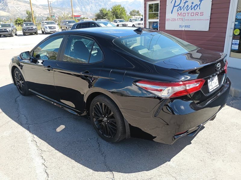 Used 2019 Toyota Camry SE FWD image 3