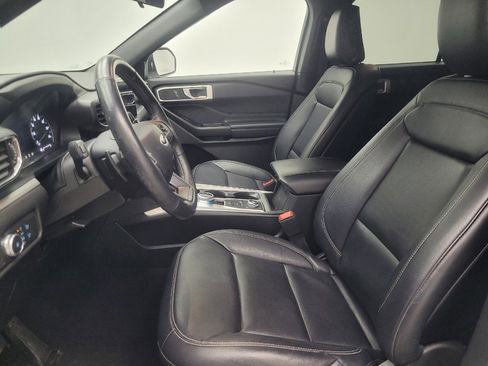 Used 2020 Ford Explorer XLT w/ Equipment Group 202A AWD/4WD image 17