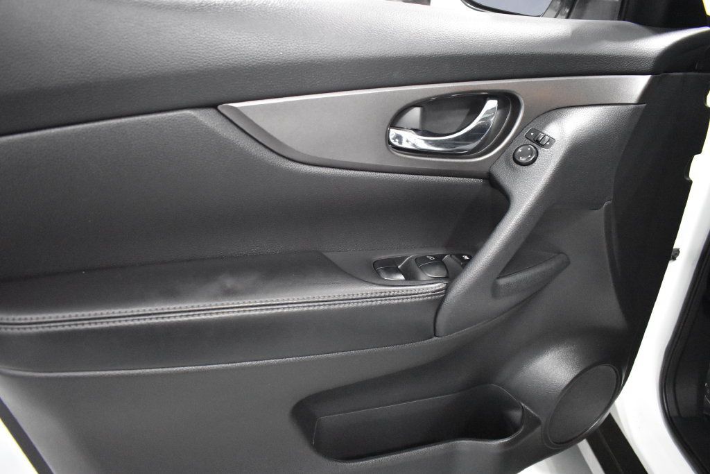 Used 2014 Nissan Rogue SV w/ SV Premium Package FWD image 15