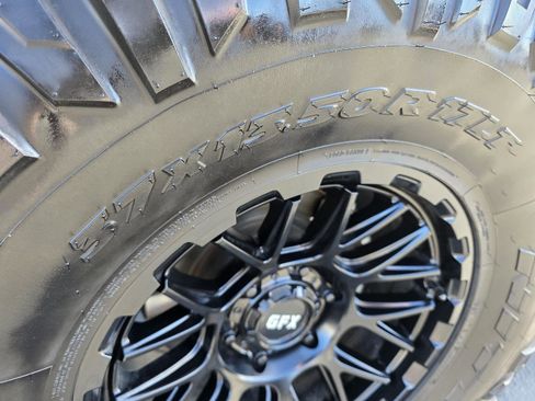 Used 2024 Ford Bronco Everglades image 30