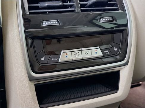 New 2026 BMW X7 xDrive40i w/ Premium Package image 27