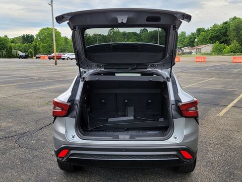 Used 2024 Chevrolet Trax RS w/ Driver Confidence Package FWD image 11