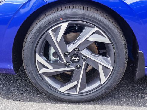 Certified 2025 Hyundai Elantra SEL FWD image 13