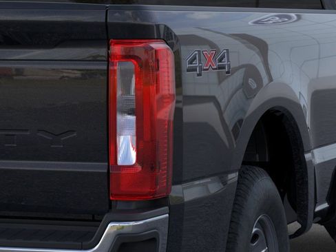 New 2026 Ford F250 XL w/ XL Chrome Package image 21