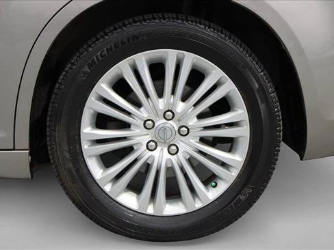 Used 2014 Chrysler 300 C AWD/4WD image 16