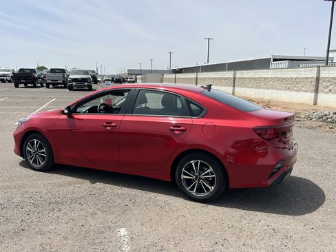 Used 2024 Kia Forte LXS FWD image 3
