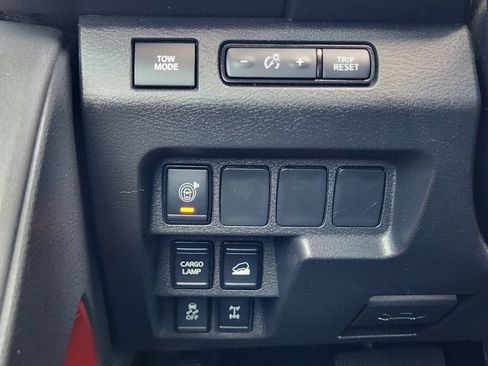 Used 2024 Nissan Frontier PRO-4X w/ Technology Package AWD/4WD image 22
