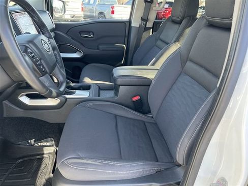 Used 2024 Nissan Frontier SV w/ SV Convenience Package AWD/4WD image 15