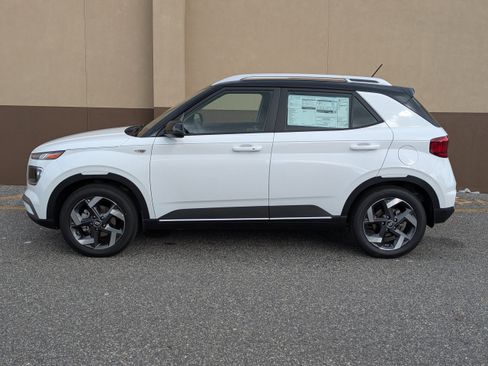 New 2026 Hyundai Venue SEL image 9