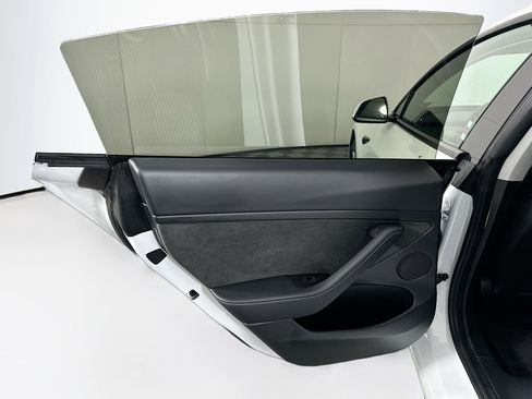 Used 2021 Tesla Model 3 Standard Range Plus image 24