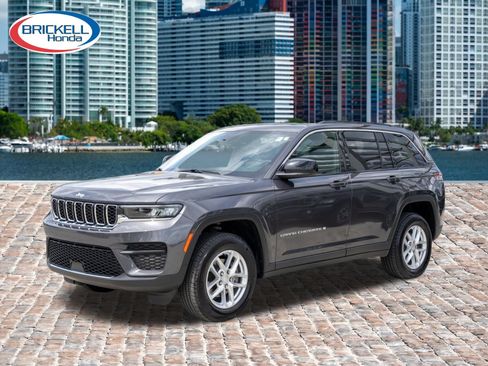 Used 2025 Jeep Grand Cherokee Laredo w/ Luxury Tech Group I RWD image 3