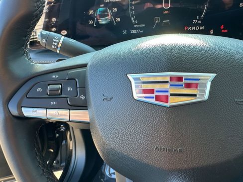 Used 2025 Cadillac XT4 Premium Luxury image 24