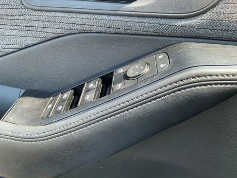 Used 2023 Nissan Rogue SV FWD image 8