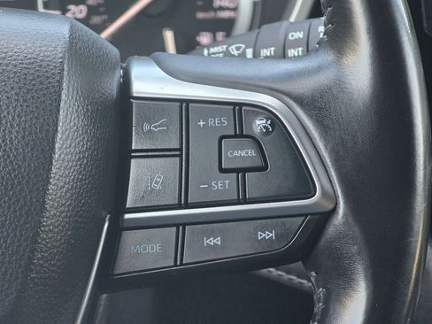 Used 2021 Toyota Highlander XSE image 21