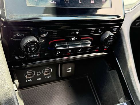Used 2022 Jeep Grand Cherokee Altitude RWD image 17
