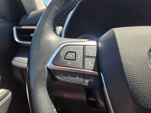 Used 2020 Toyota Highlander XLE AWD/4WD image 35
