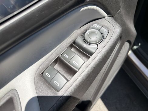 Used 2018 Chevrolet Equinox LS AWD/4WD image 15