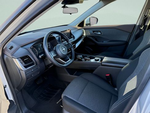 Used 2023 Nissan Rogue SV AWD/4WD image 3