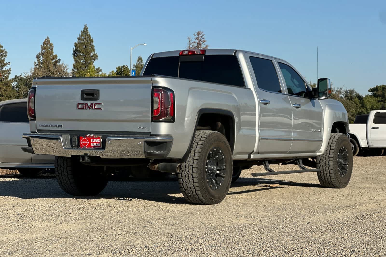 Used 2018 GMC Sierra 1500 SLT w/ SLT Premium Package AWD/4WD image 3