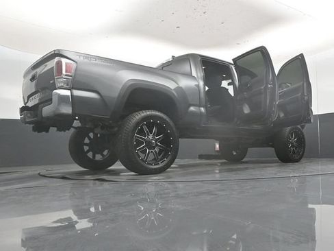 Used 2020 Toyota Tacoma TRD Off-Road AWD/4WD image 59