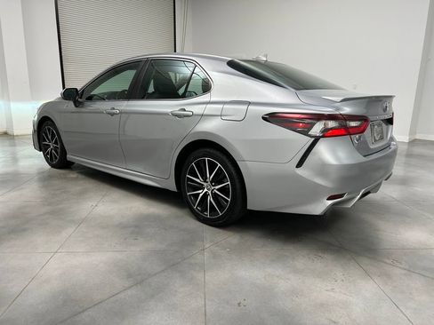 Used 2024 Toyota Camry SE image 5