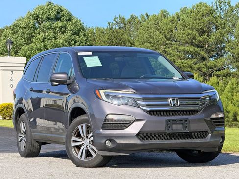 Used 2018 Honda Pilot EX image 4