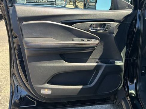 Used 2025 Honda Ridgeline Black Edition image 17