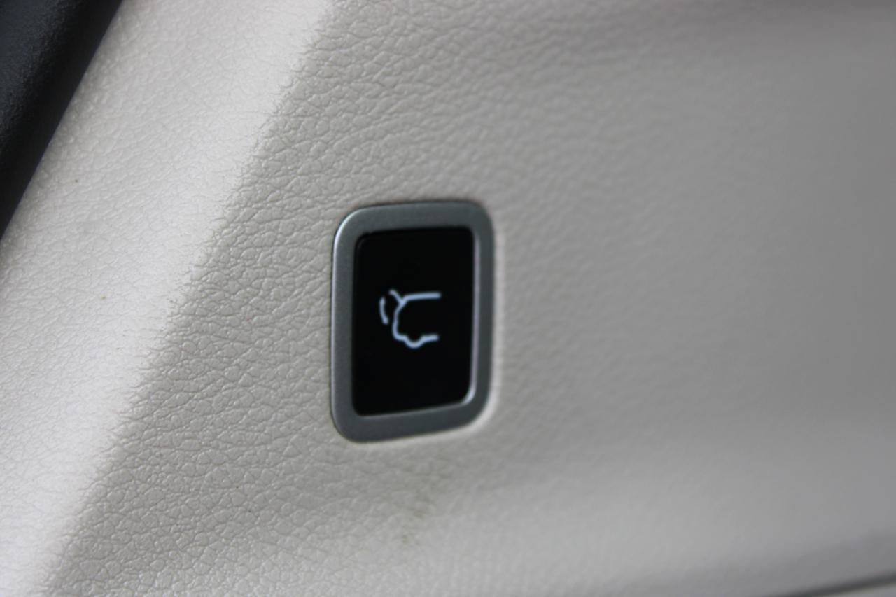 Used 2023 Chrysler Pacifica Touring-L FWD image 8
