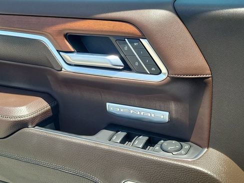 Used 2023 GMC Sierra 1500 Denali AWD/4WD image 18
