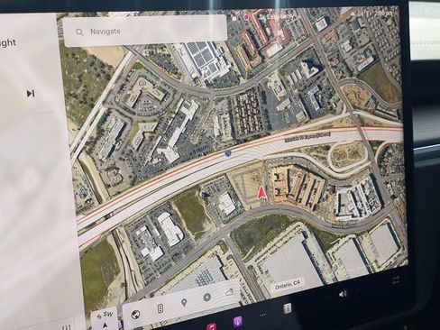 Used 2024 Tesla Model S image 12