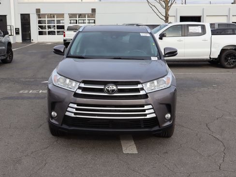 Used 2019 Toyota Highlander XLE image 15