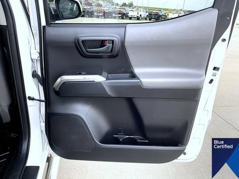Used 2019 Toyota Tacoma SR5 AWD/4WD image 18