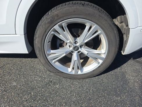 Used 2023 Audi Q8 Premium Plus image 12