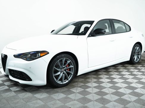 New 2024 Alfa Romeo Giulia Sprint RWD image 3