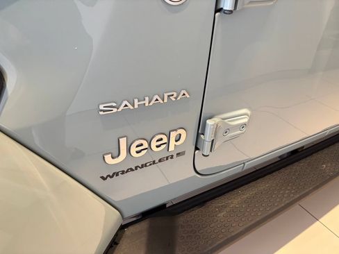Used 2023 Jeep Wrangler Unlimited Sahara w/ Cold Weather Group AWD/4WD image 10