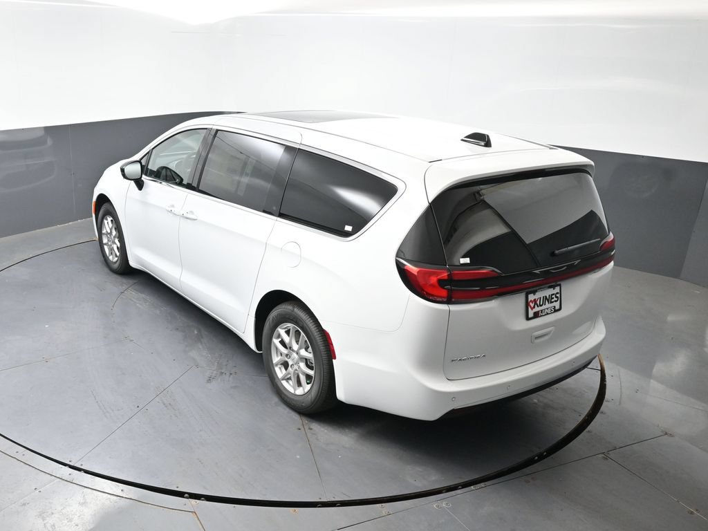 New 2027 Chrysler Pacifica Select w/ Family Tech Group FWD image 36