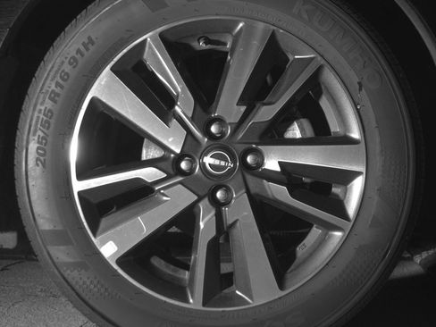 Used 2025 Nissan Versa SV image 13