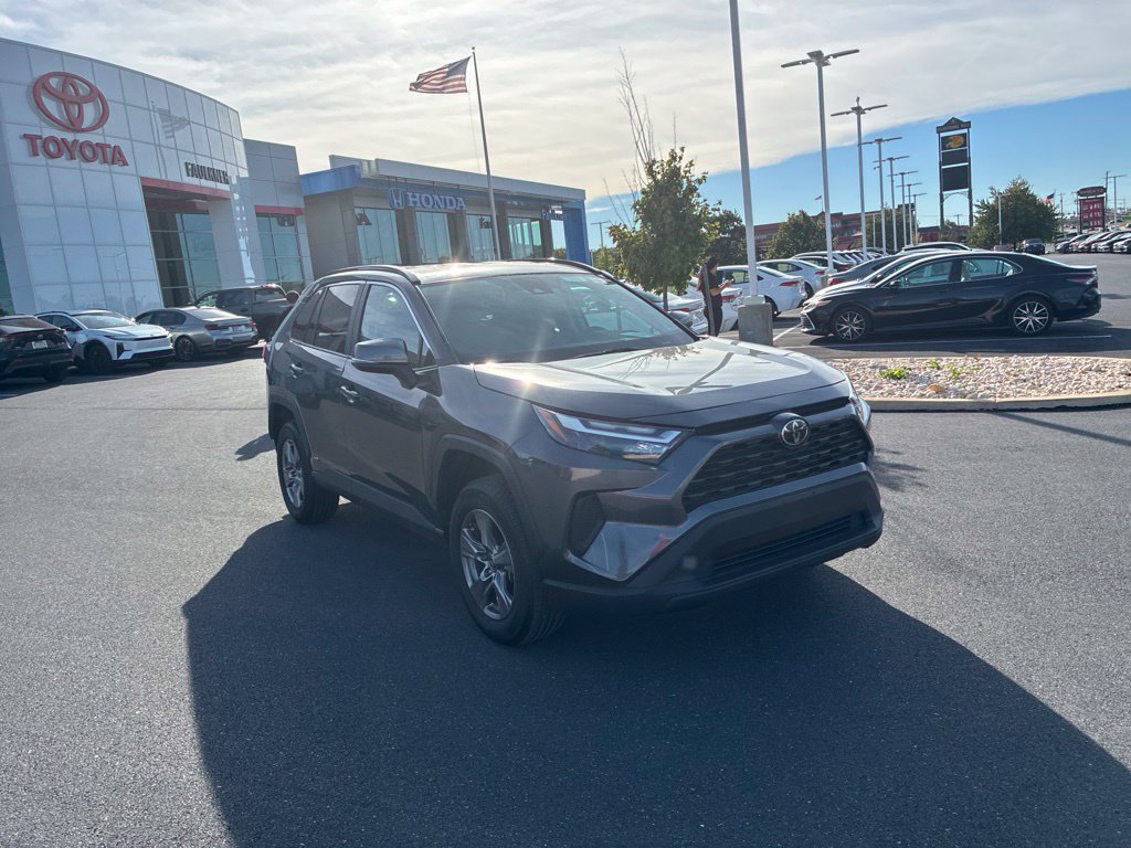 Used 2025 Toyota RAV4 XLE AWD/4WD image 1
