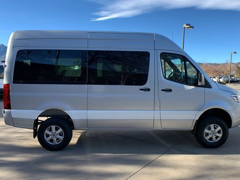Used 2022 Mercedes-Benz Sprinter 2500 image 6