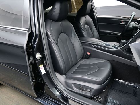 Used 2019 Toyota Avalon XLE image 14