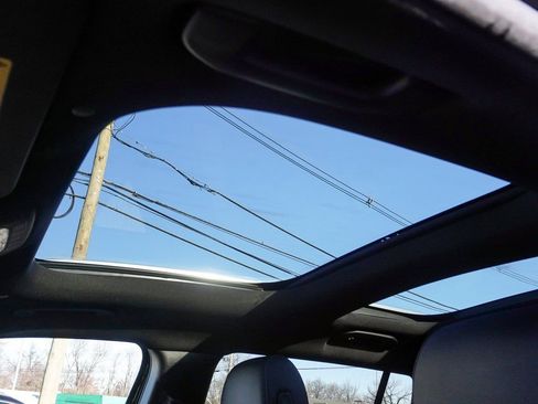 Used 2025 Mercedes-Benz GLB 250 4MATIC image 18