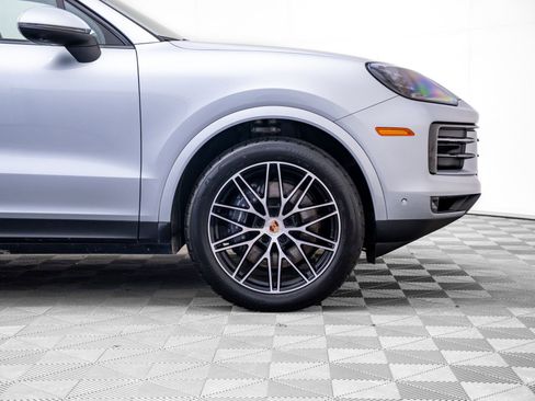 Certified 2025 Porsche Cayenne Coupe AWD/4WD image 36