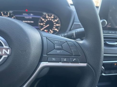 Used 2025 Nissan Altima 2.5 SV image 19