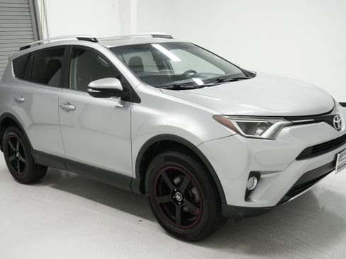 Used 2016 Toyota RAV4 XLE image 3