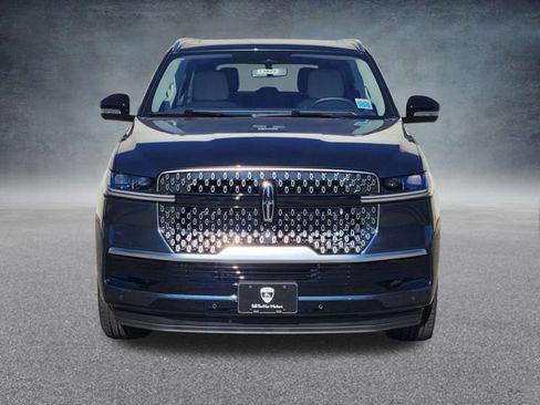 New 2025 Lincoln Navigator L Reserve image 2