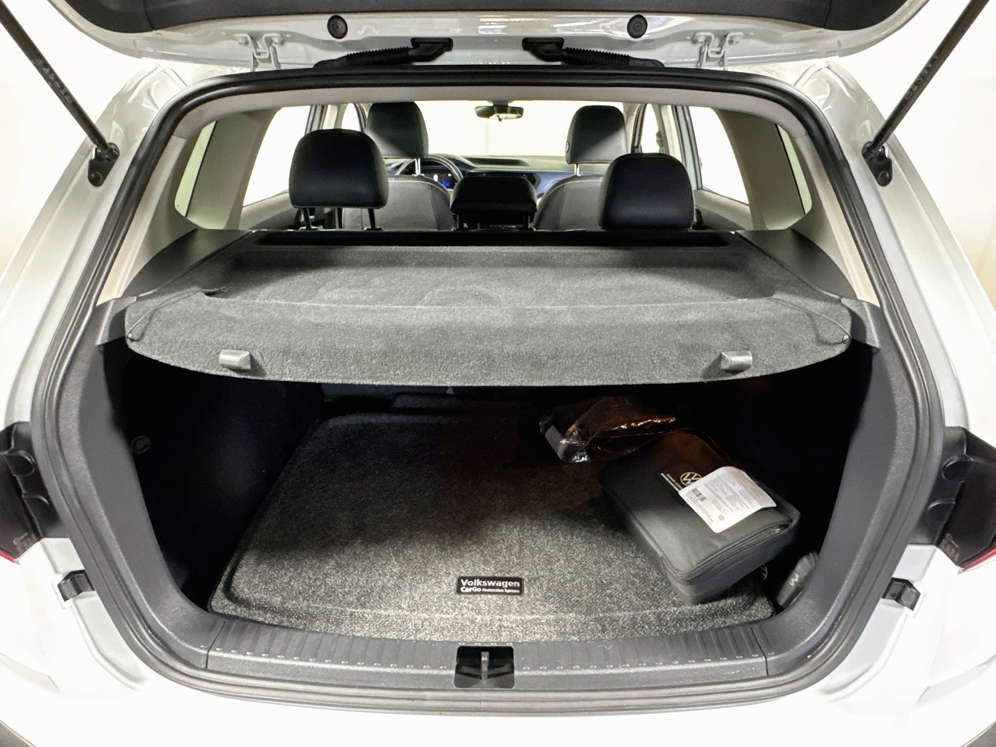 Used 2023 Volkswagen Taos SE w/ Panoramic Sunroof Package AWD/4WD image 26